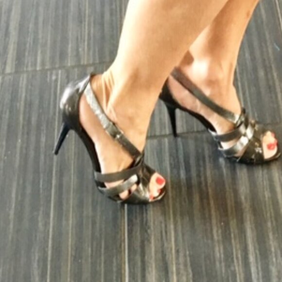Gorgeous Guess Marciano pewter/silver strappy leather heels size 7.5 - Picture 2 of 16